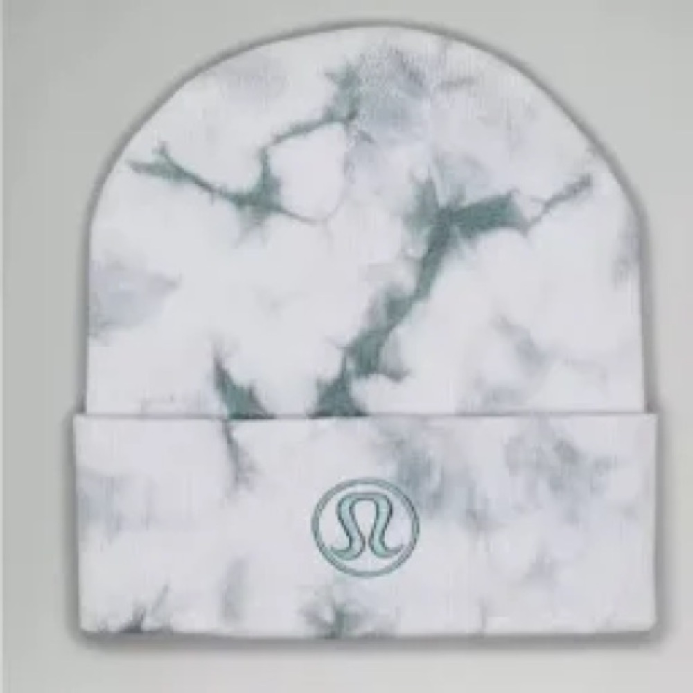 New with tags Warm Revelation Beanie tie dye